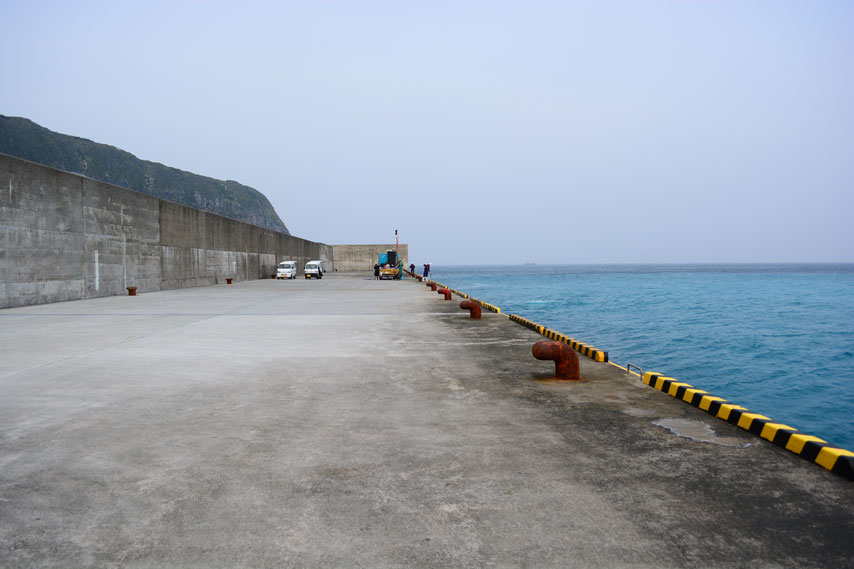 羽伏浦漁港岸壁